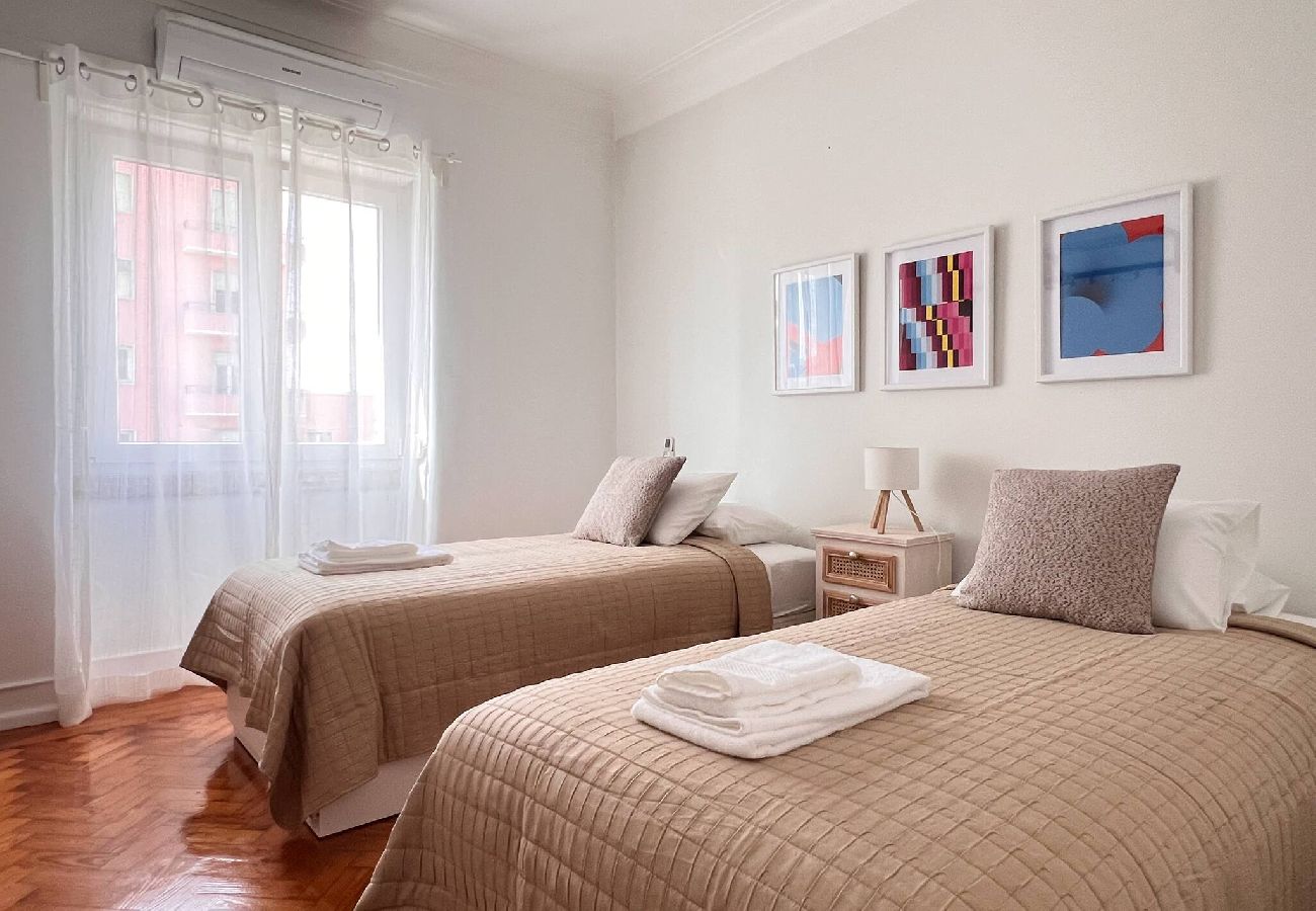 Rent by room in Lisbon - Roma Quarto 3