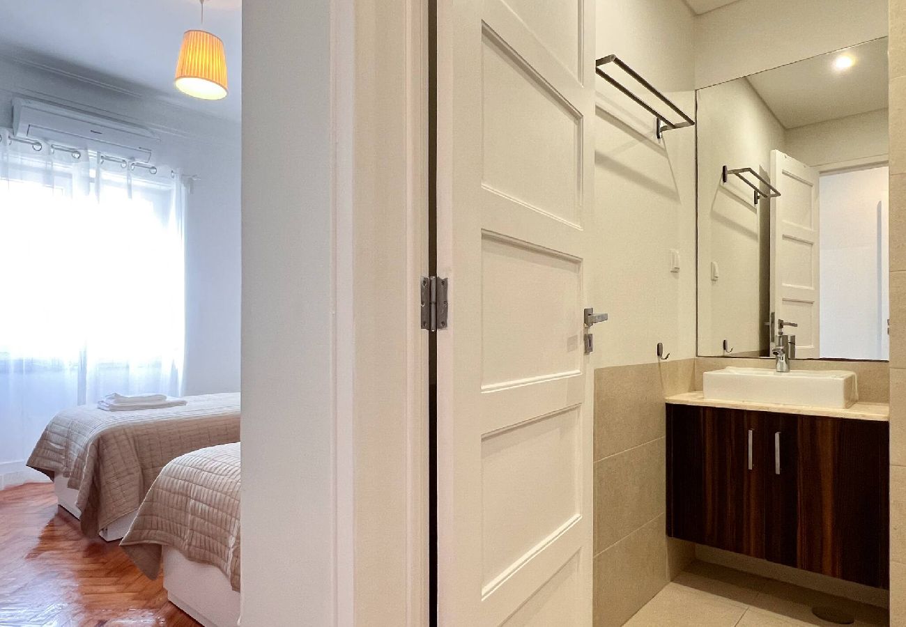 Rent by room in Lisbon - Roma Quarto 3