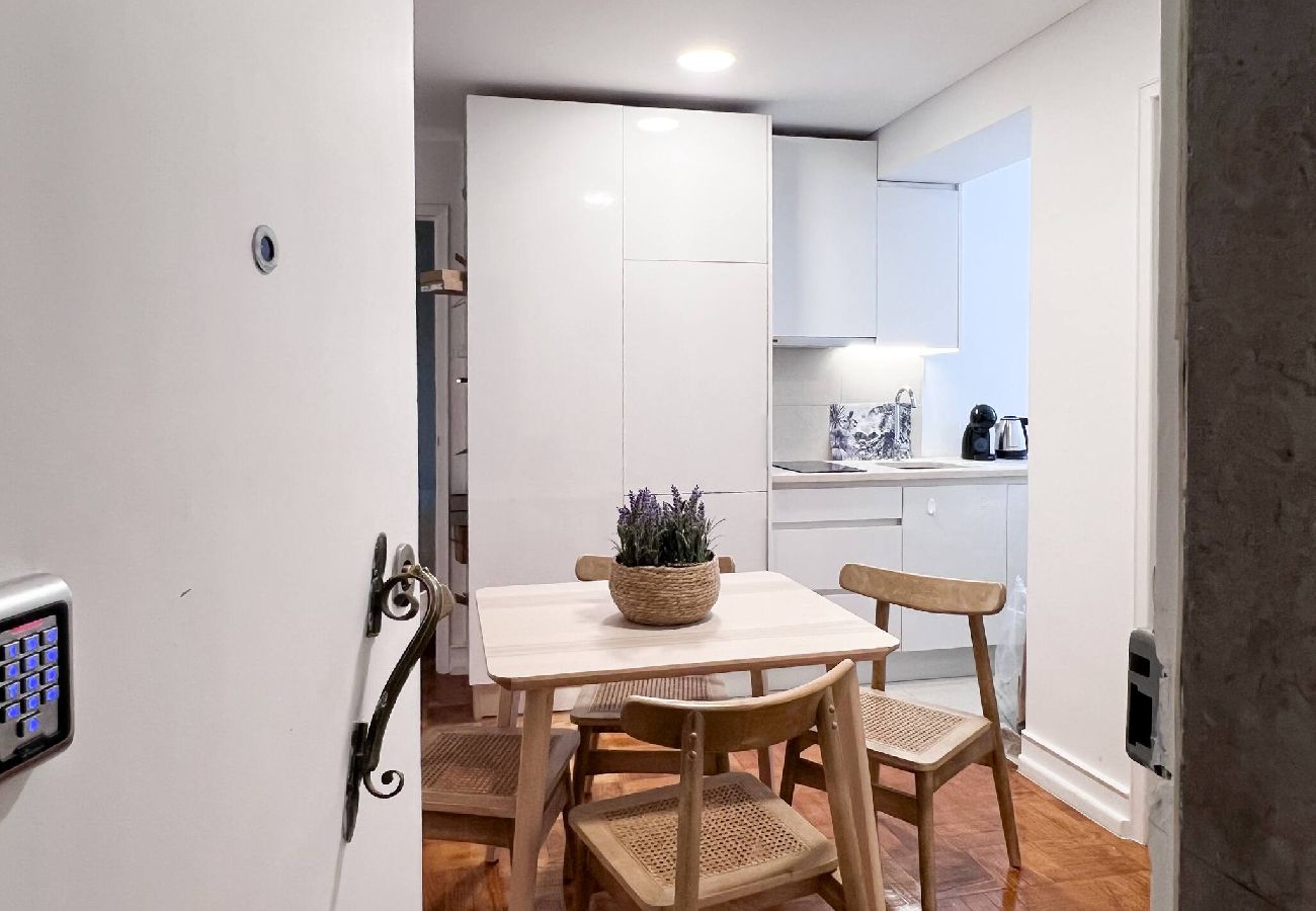 Apartment in Lisbon - Roma CV
