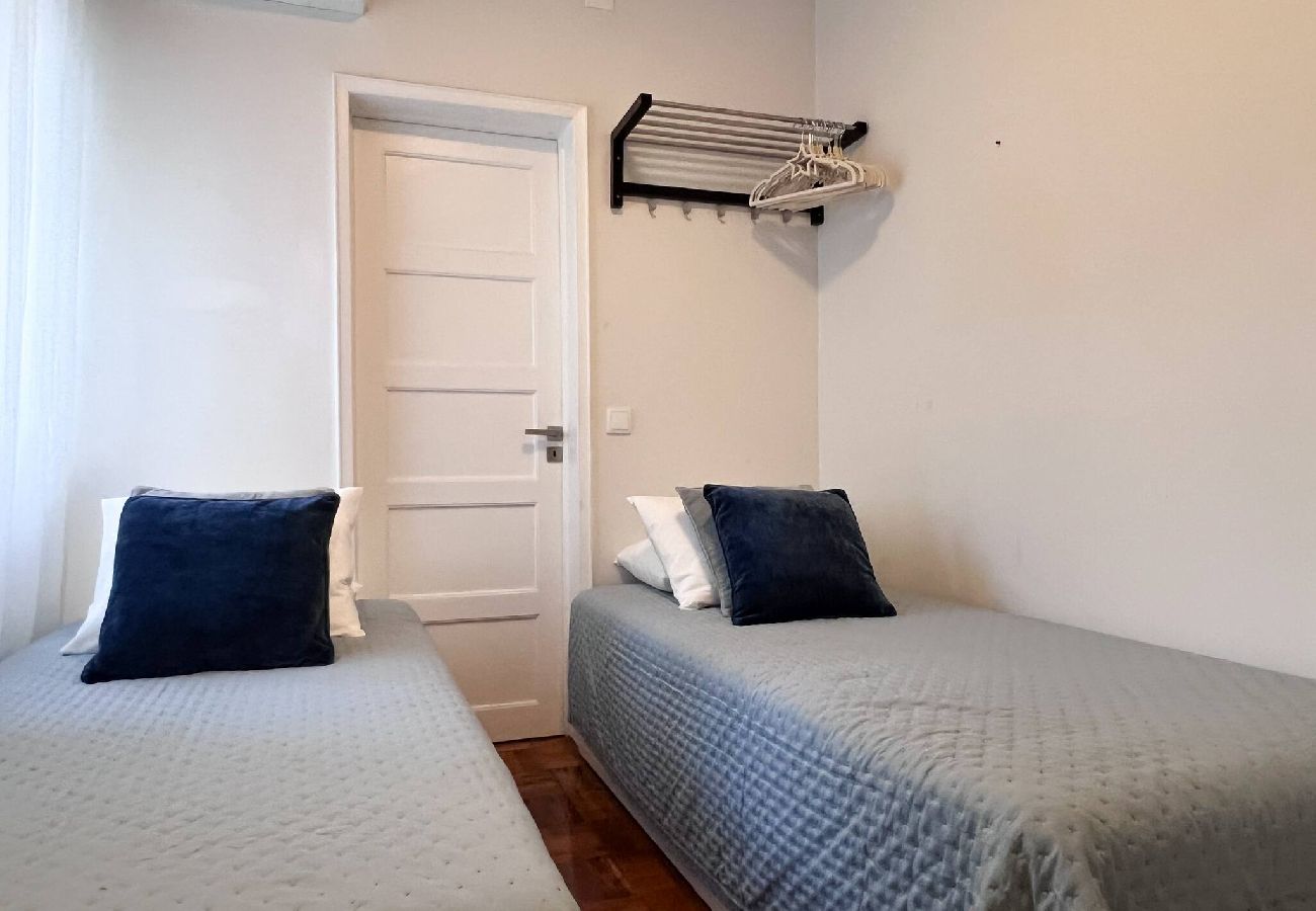 Apartment in Lisbon - Roma CV