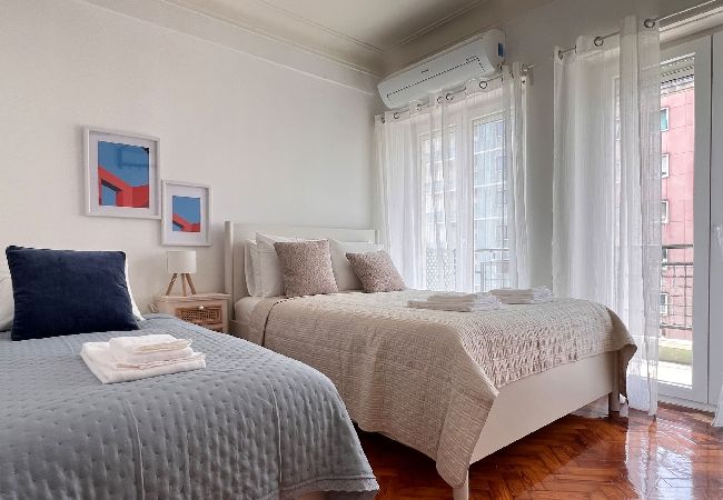 Rent by room in Lisboa - Roma Quarto 2