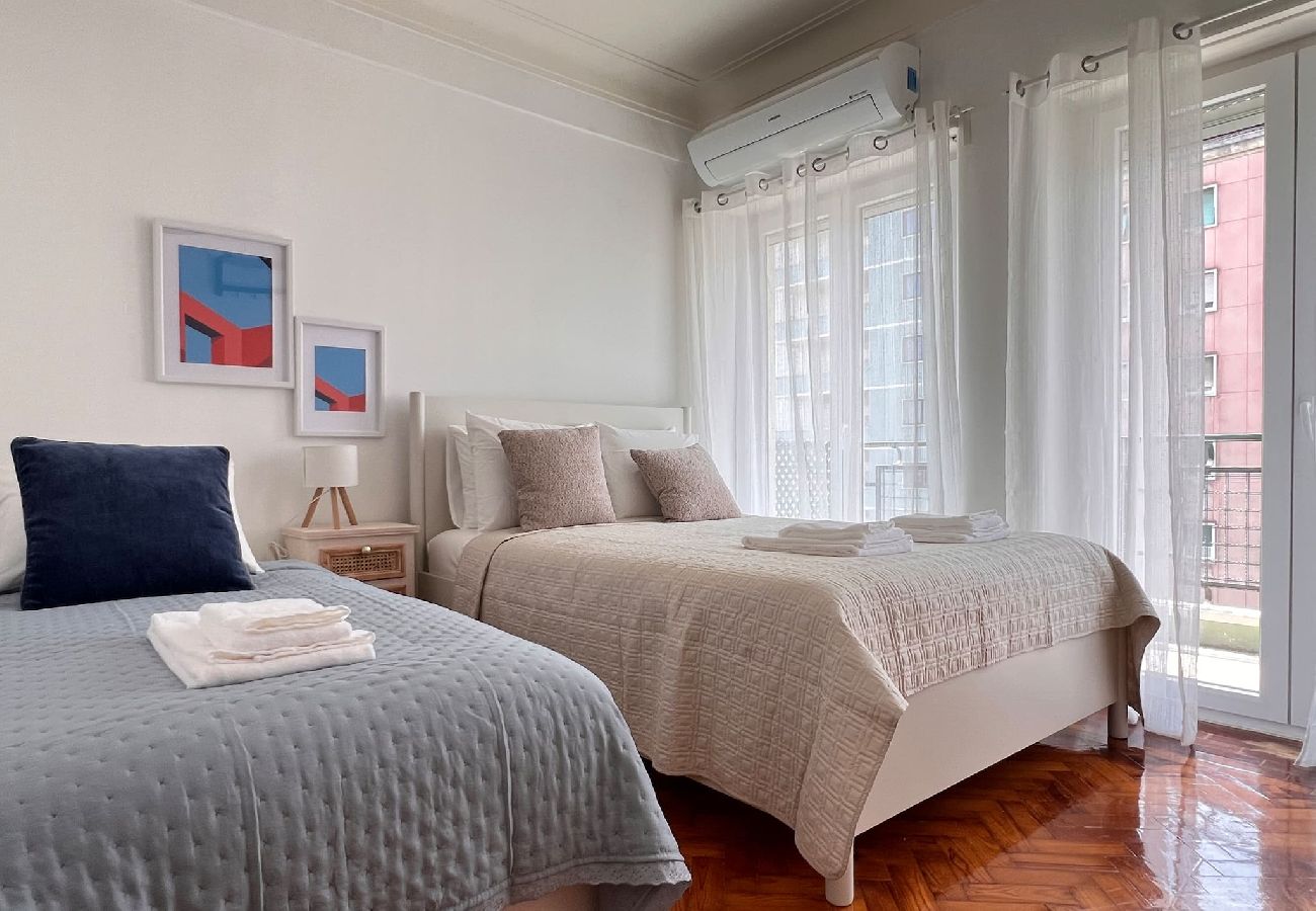 Rent by room in Lisbon - Roma Quarto 2