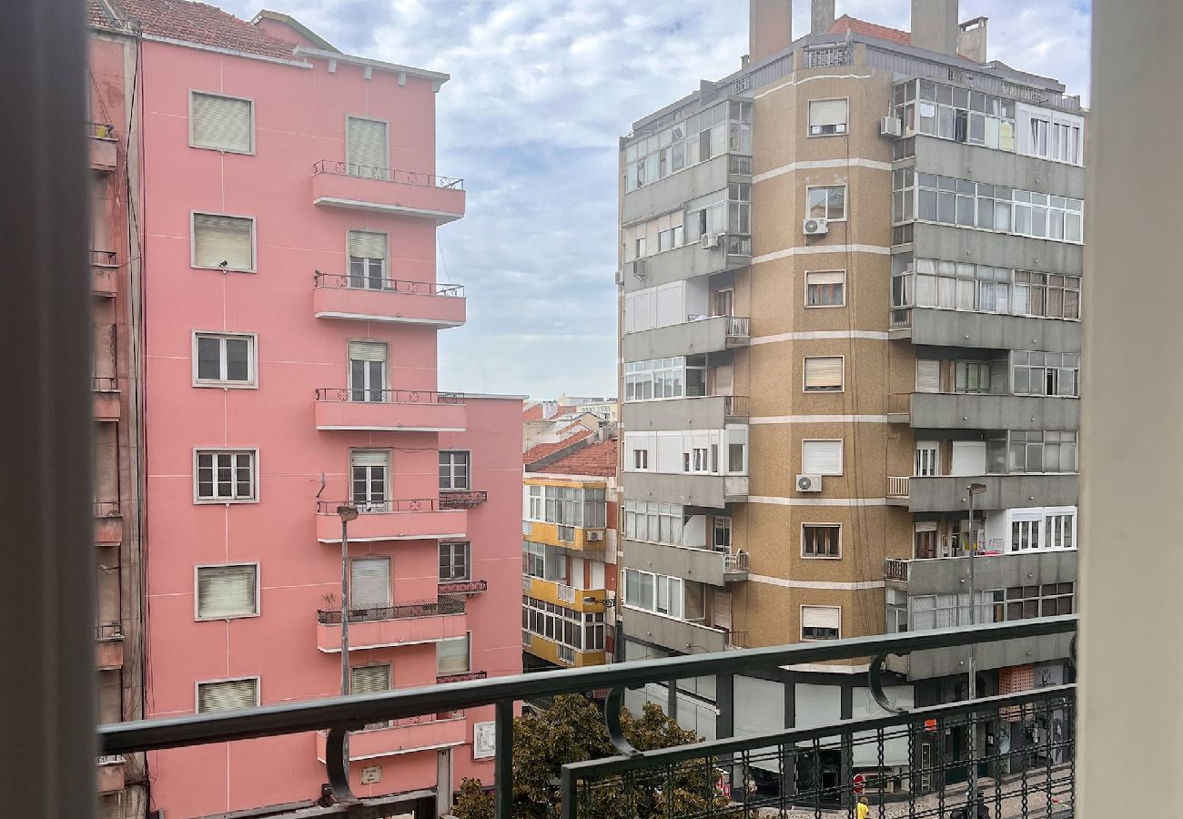 Rent by room in Lisbon - Roma Quarto I